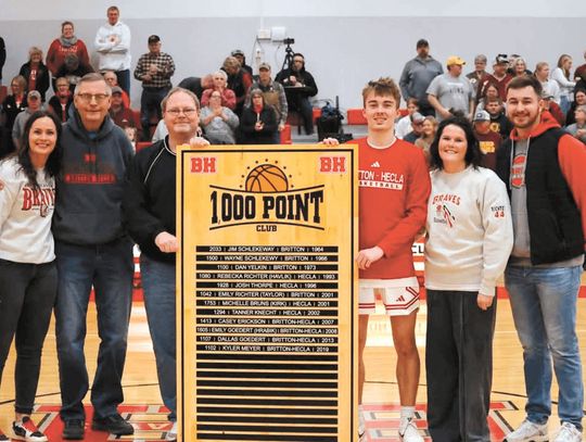 1,000-POINT CLUB IS RECOGNIZED