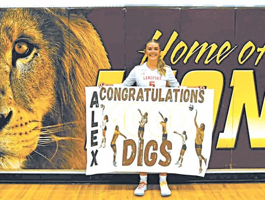 DARLING HITS 1,000 DIGS