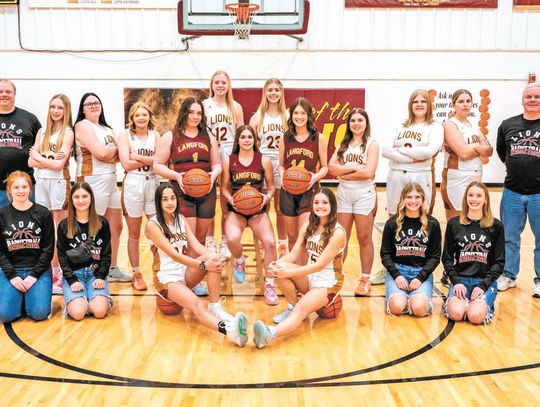 LA GIRLS FINISH WITH WINS