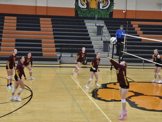 LA VOLLEYBALL SQUAD AVENGES LOSS