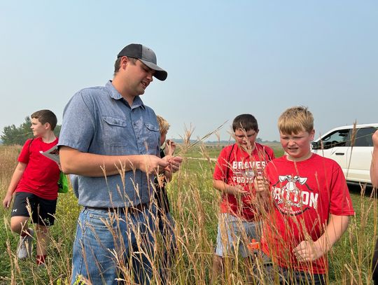 STUDENTS LEARN ON THE PRAIRIE