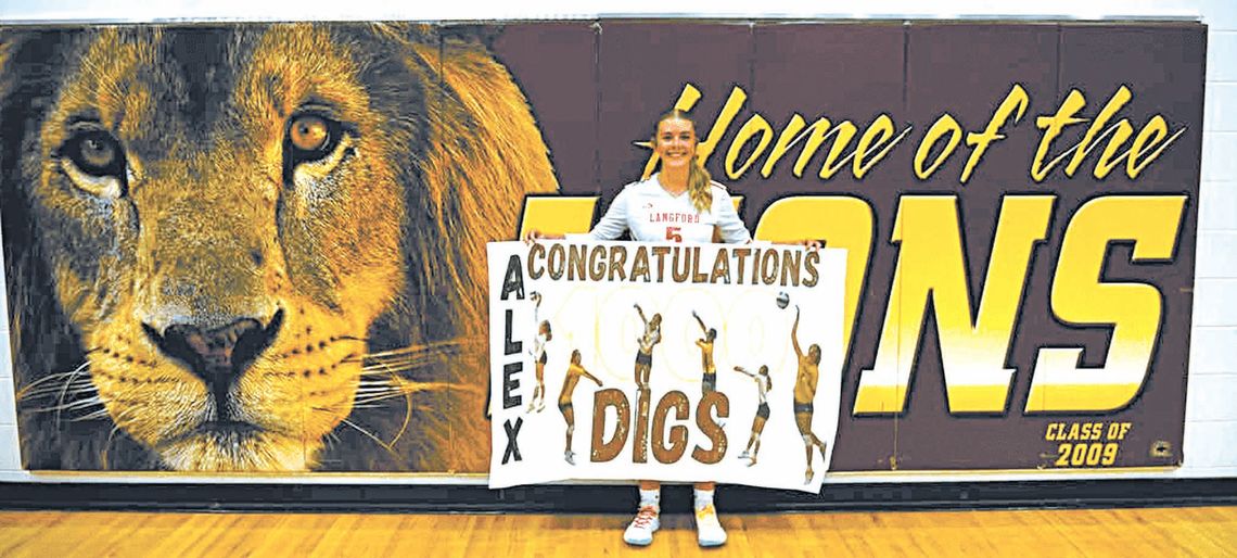 DARLING HITS 1,000 DIGS DARLING HITS 1,000 DIGS