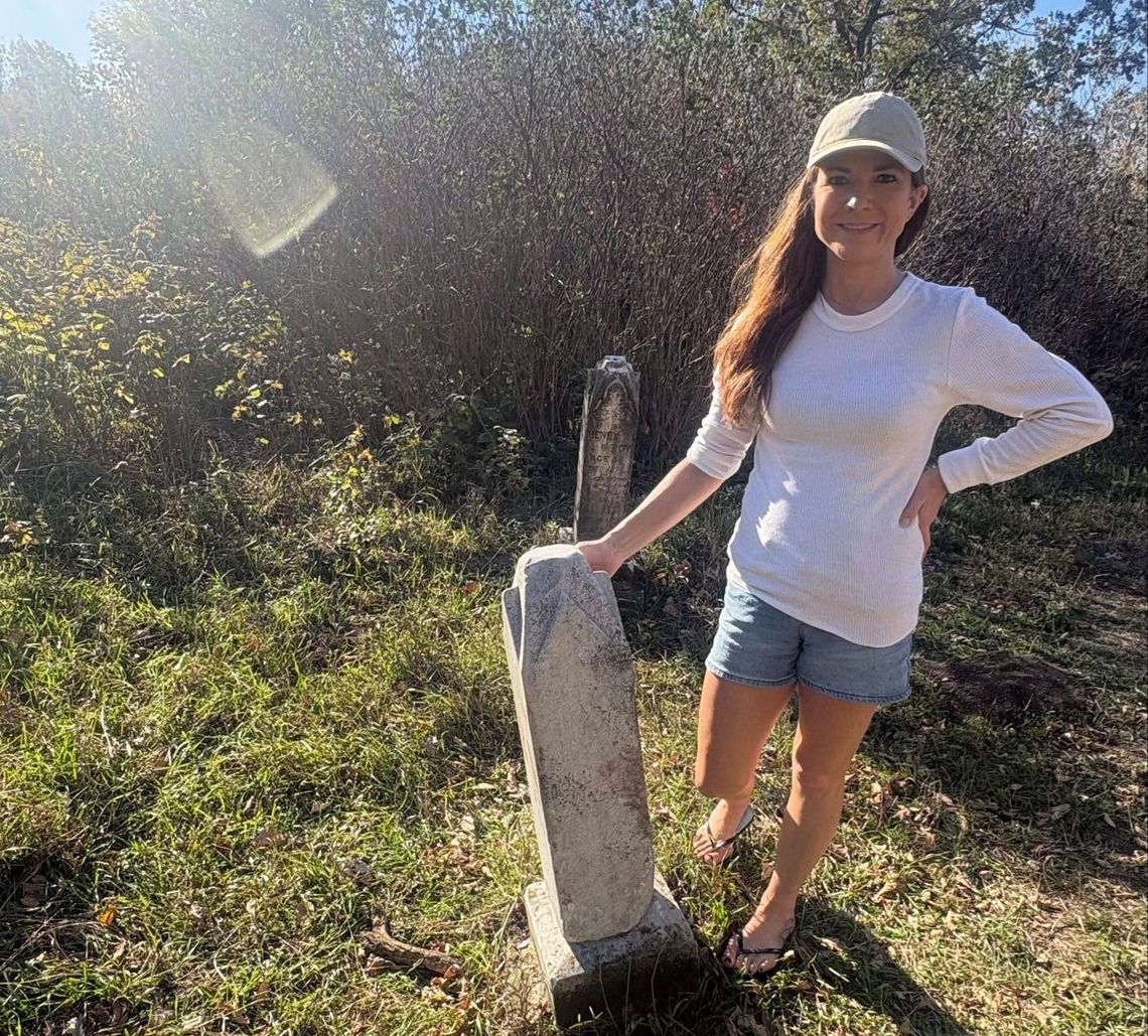 GRAVEYARD GIRL BRINGS HISTORY TO LIFE ONE HEADSTONE AT A TIME GRAVEYARD GIRL BRINGS HISTORY TO LIFE ONE HEADSTONE AT A TIME