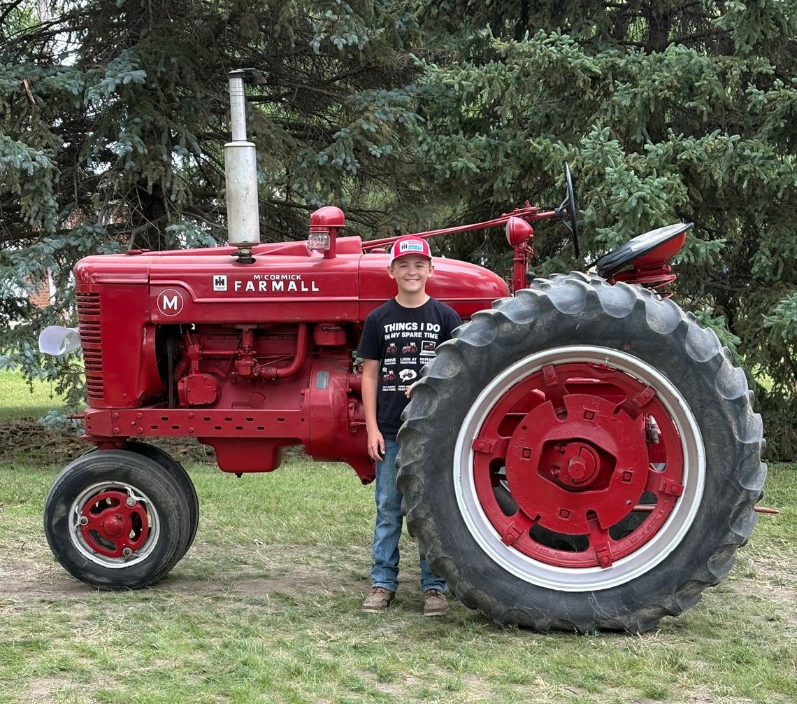 HAGEN 'SEEING RED' AT HURON IH TRACTOR EVENT HAGEN 'SEEING RED' AT HURON IH TRACTOR EVENT