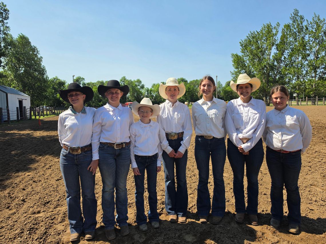 MARSHALL COUNTY 4-HERS RIDE AWAY WITH AWARDS AT HORSE SHOW MARSHALL COUNTY 4-HERS RIDE AWAY WITH AWARDS AT HORSE SHOW